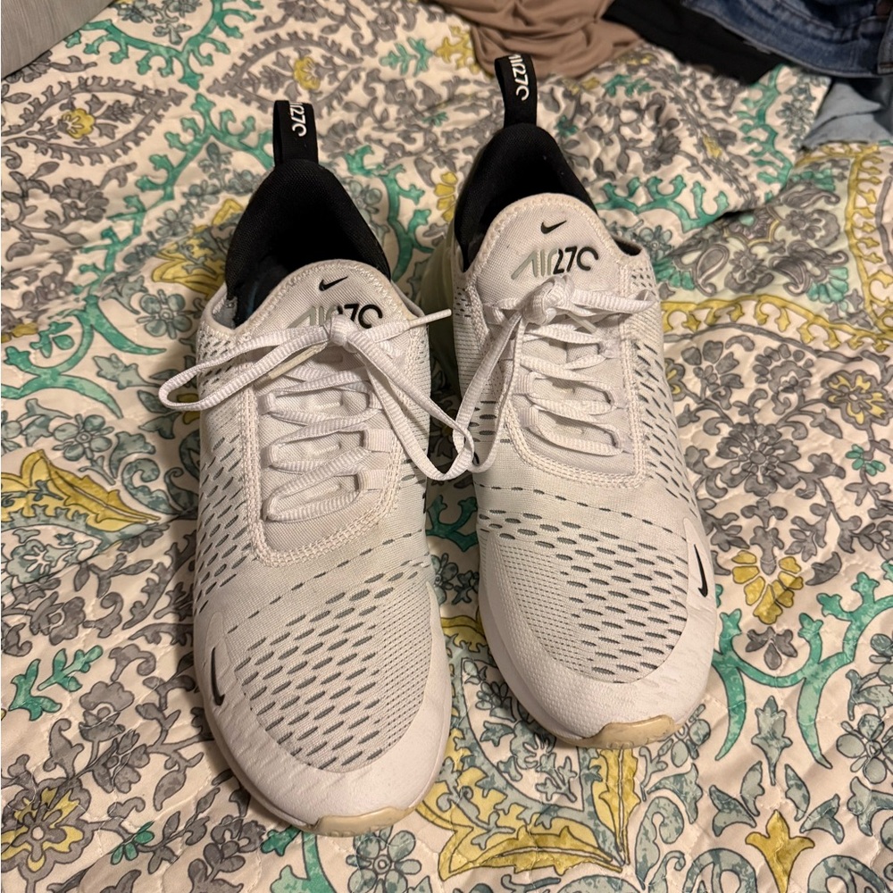 Nike White and Black Air Max 270 Lightweight Sneakers